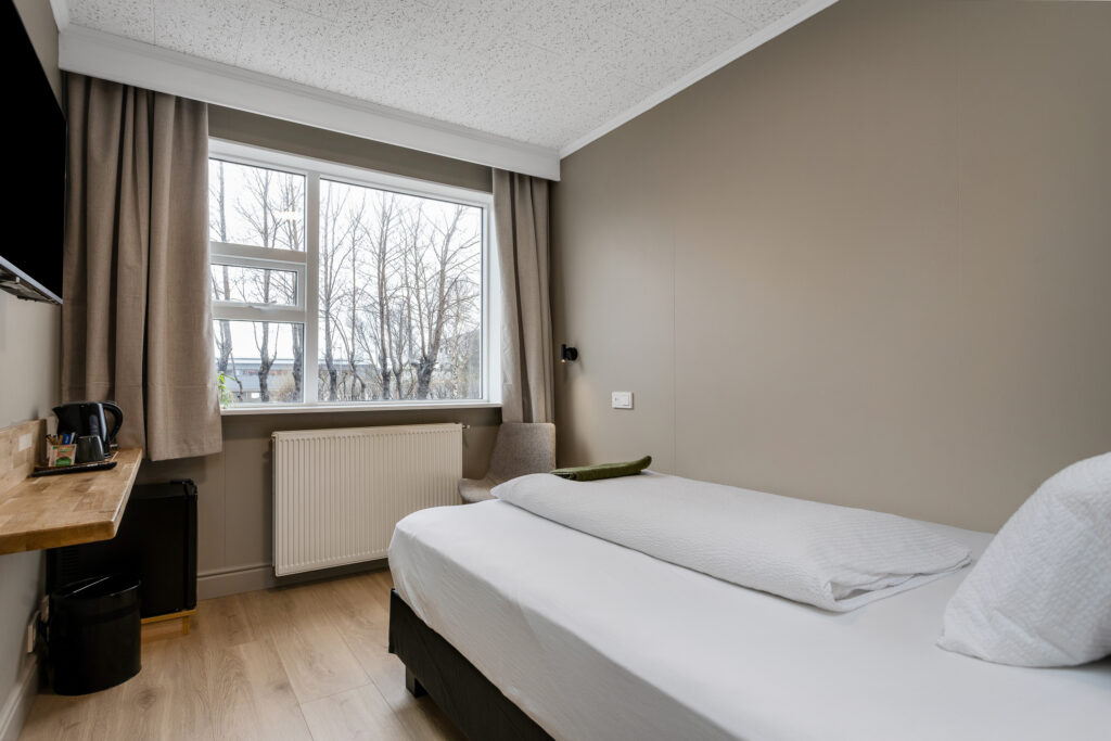 Bright and cozy single hotel room in South Iceland